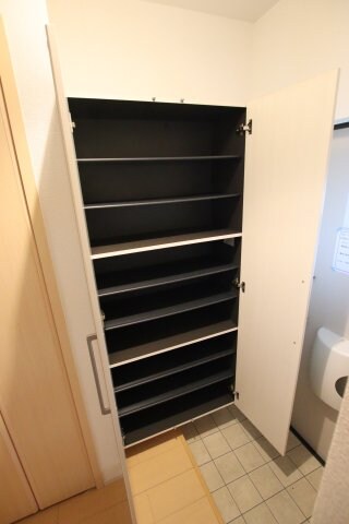 物件内観写真7　(下駄箱)