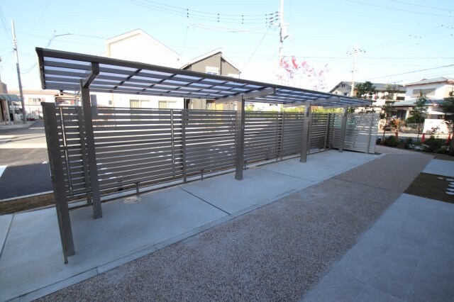 物件内観写真4　(駐輪場)