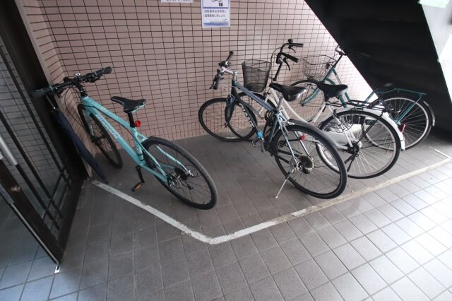 物件内観写真4　(駐輪場)