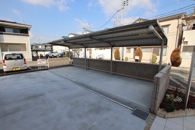 物件内観写真4　(駐輪場)