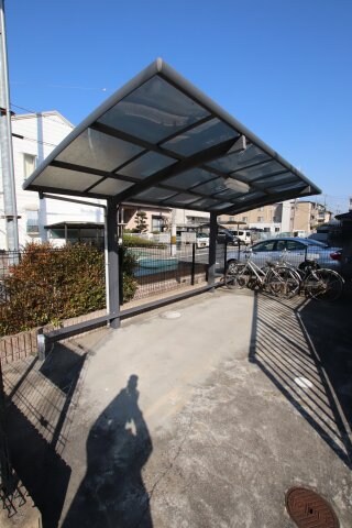 物件内観写真4　(駐輪場)