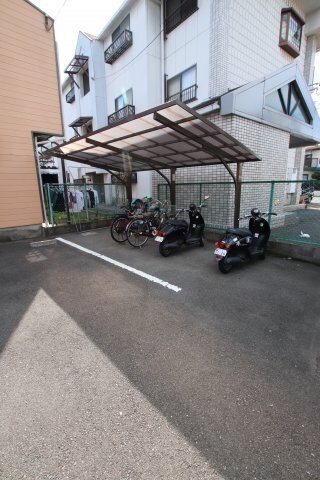 物件内観写真4　(駐輪場)