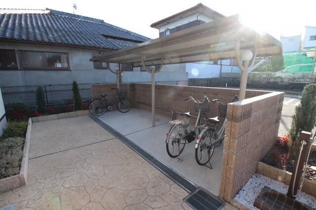 物件内観写真4　(駐輪場)