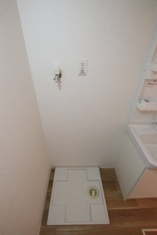 物件内観写真13　(室内洗濯機置場)