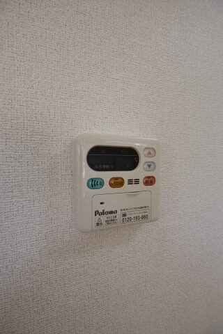 物件内観写真22　(給湯器リモコン)