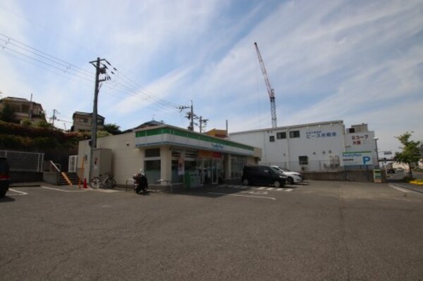 周辺環境(ファミリーマート 伏屋町三丁目店 834m)