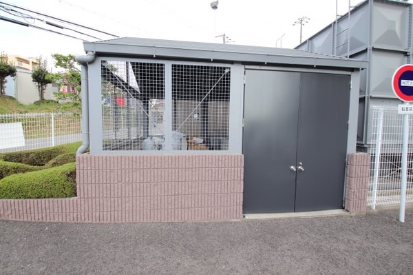 建物設備(敷地内ゴミ捨場)