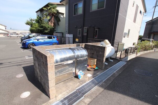建物設備(敷地内ゴミ置き場)