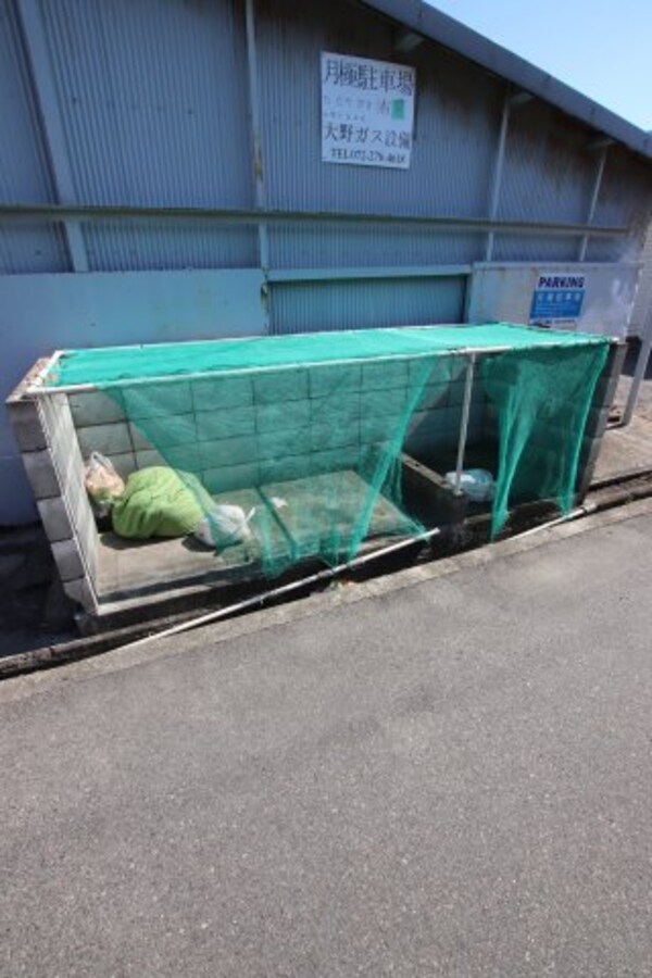 建物設備(敷地内ゴミ捨場)