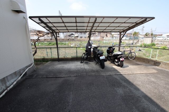 物件内観写真4　(駐輪場)