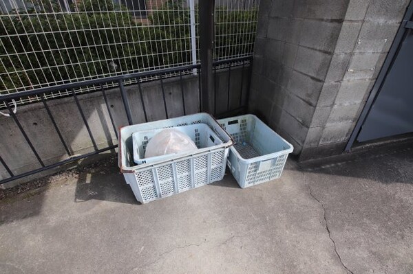 建物設備(敷地内ゴミ置き場)