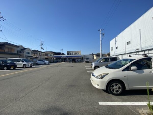 周辺環境(ローソン 富田林喜志店 418m)