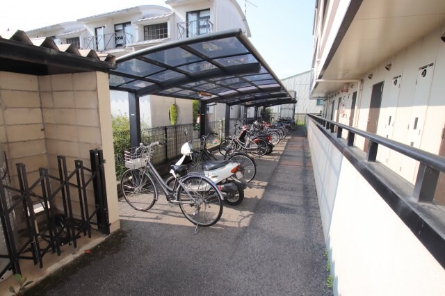 物件内観写真3　(駐輪場)