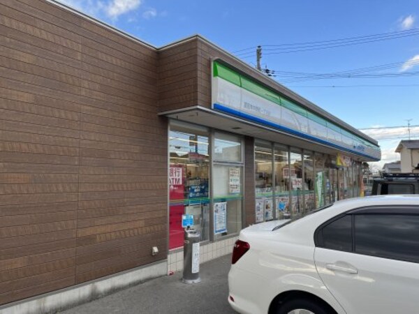 周辺環境(ファミリーマート 富田林中野町一丁目店 2214m)
