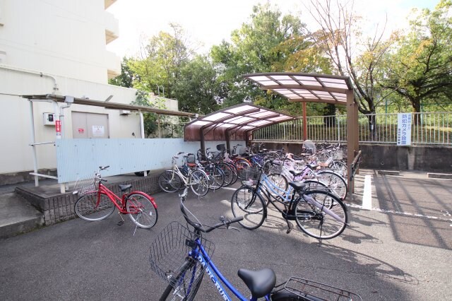 物件内観写真4　(駐輪場)