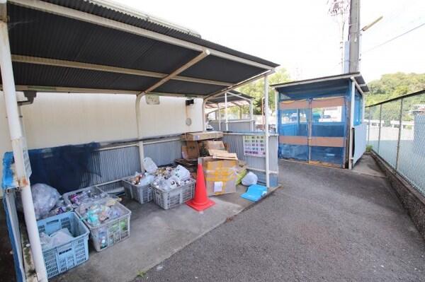 建物設備(敷地内ゴミ置き場)