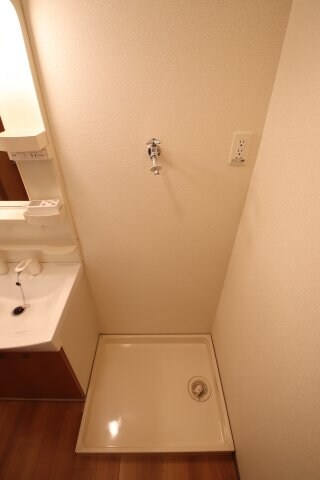 物件内観写真16　(室内洗濯機置場)