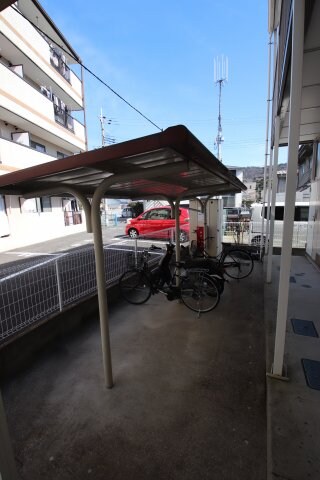 物件内観写真4　(駐輪場)