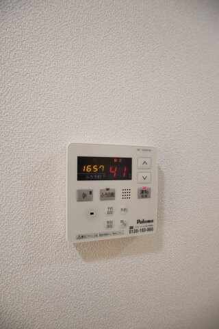 物件内観写真20　(給湯器リモコン)