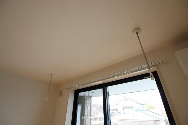 物件内観写真27　(室内物干し)