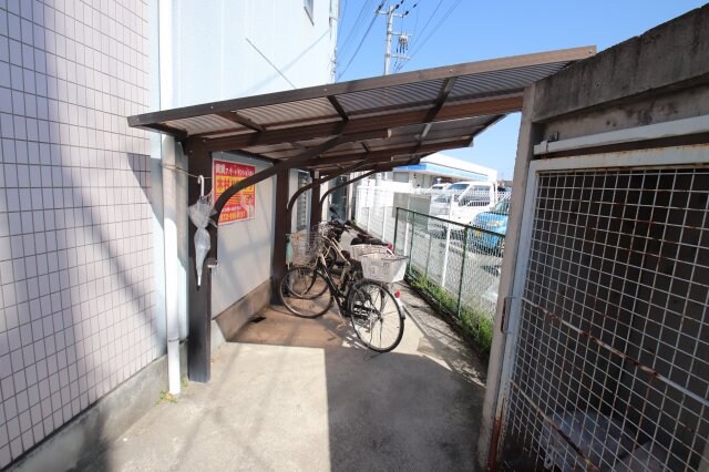 物件内観写真4　(駐輪場)