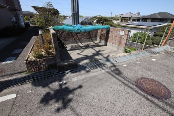 建物設備(敷地内ゴミ捨場)