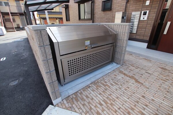 建物設備(敷地内ゴミ捨場)