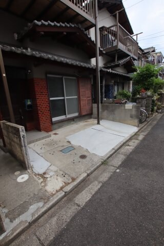 物件内観写真3　(自転車・バイク置き場)