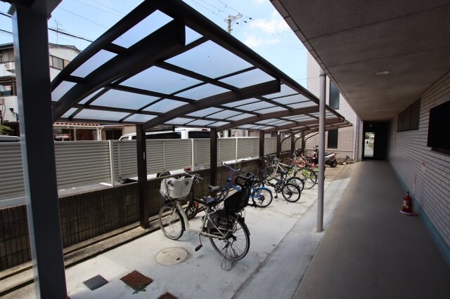 物件内観写真5　(駐輪場)