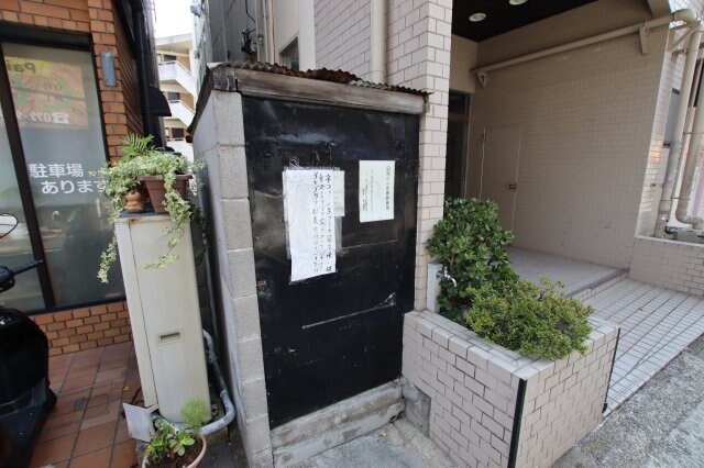 物件内観写真5　(敷地内ゴミ捨場)