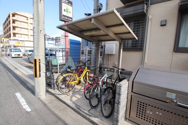 物件内観写真4　(駐輪場)