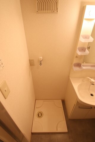 物件内観写真13　(室内洗濯機置き場)