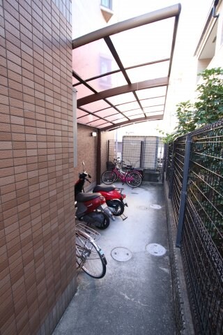 物件内観写真4　(駐輪場)