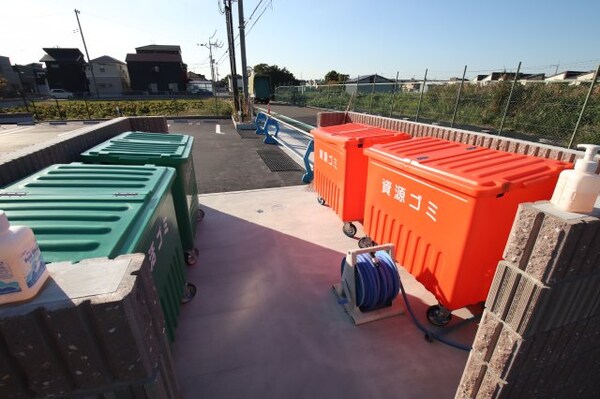 建物設備(敷地内ゴミ捨場)