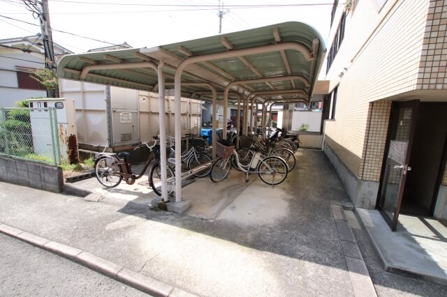 物件内観写真4　(駐輪場)