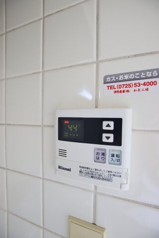 物件内観写真26　(給湯器リモコン)