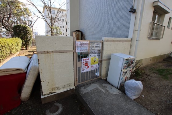 建物設備(敷地内ゴミ捨場)