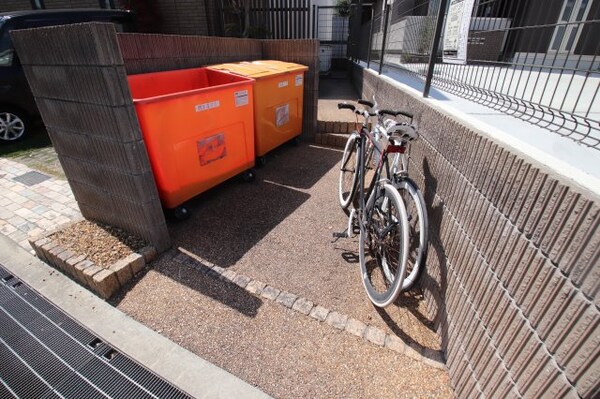 建物設備(敷地内ゴミ置き場)