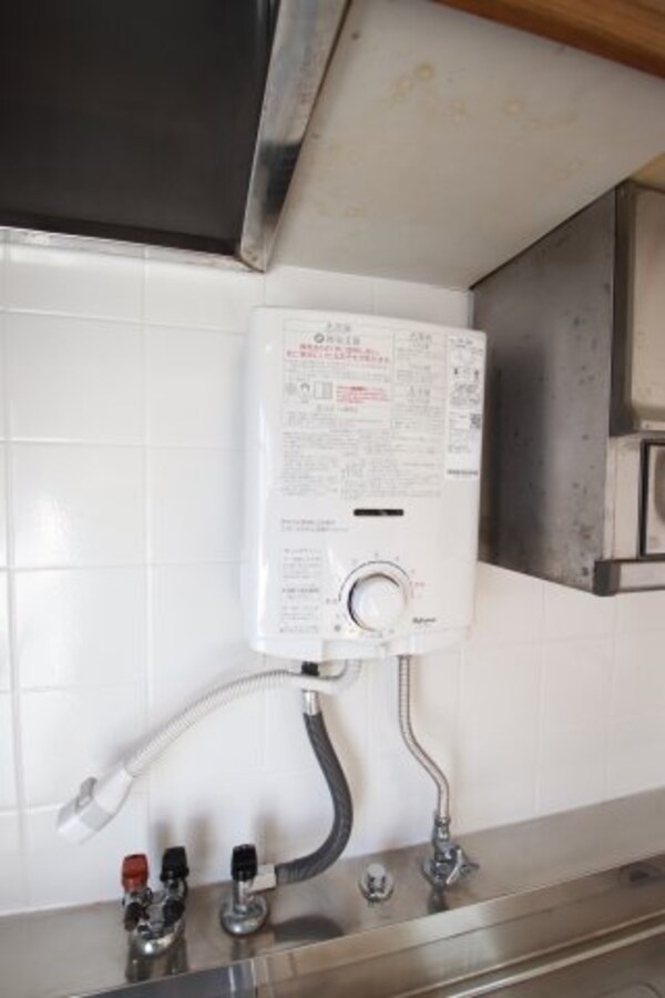 建物設備(瞬間湯沸かし器)