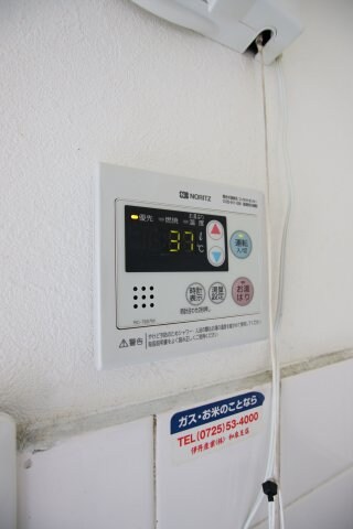 物件内観写真23　(給湯器リモコン)