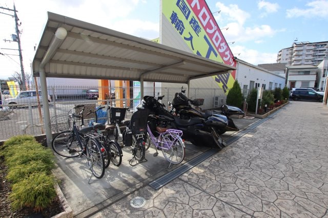 物件内観写真4　(駐輪場)