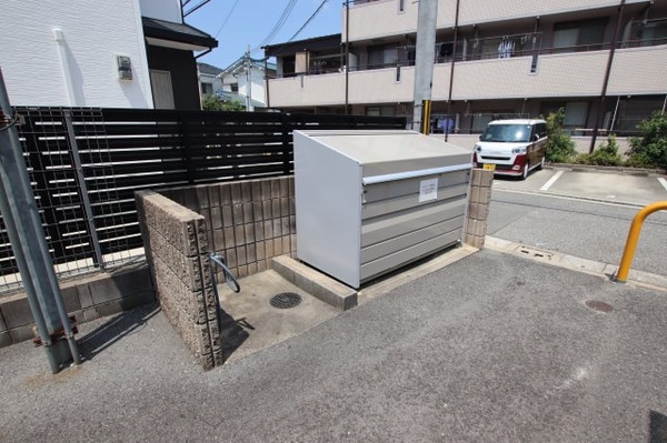 建物設備(敷地内ゴミ置き場)