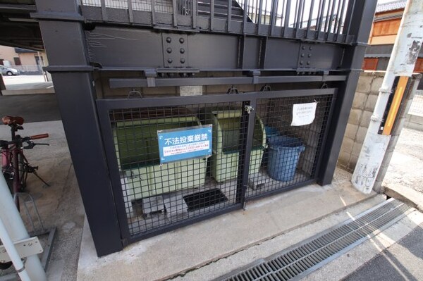建物設備(敷地内ゴミ置き場)
