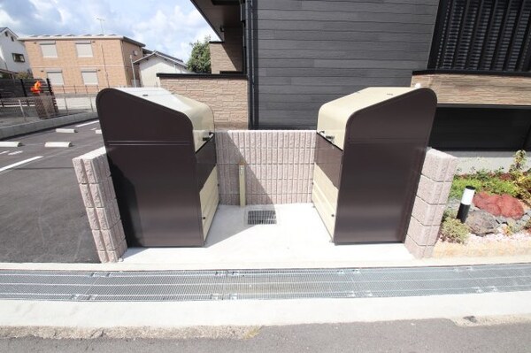 建物設備(敷地内ゴミ捨場)