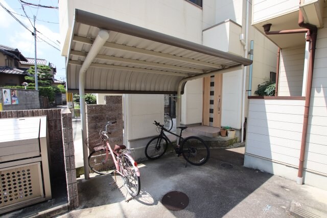 物件内観写真4　(駐輪場)