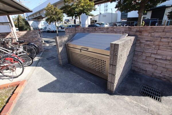 建物設備(敷地内ゴミ捨場)