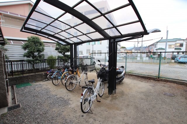 物件内観写真4　(駐輪場)