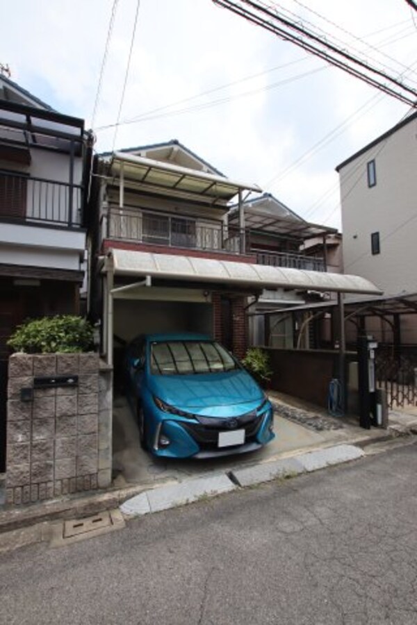 外観(駐車場使用中)