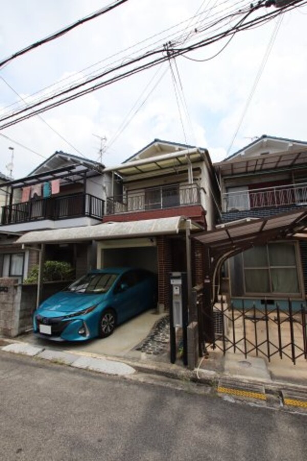 外観(駐車場使用中)