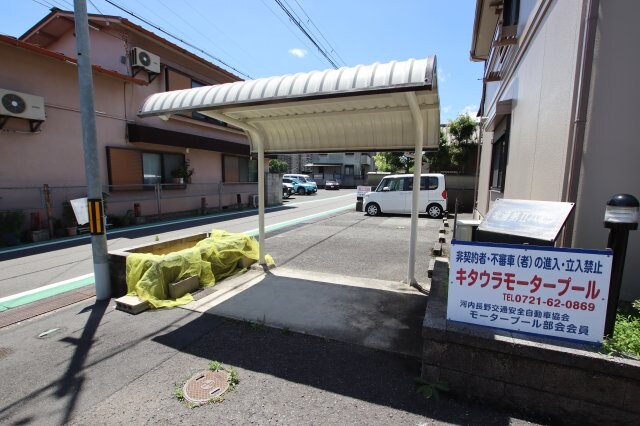 物件内観写真4　(駐輪場)